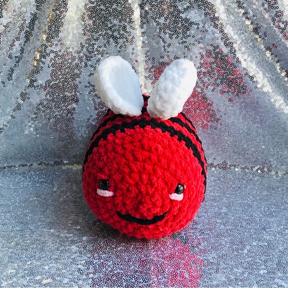 Handmade Plushie Bumblebee - Picture 6 of 15